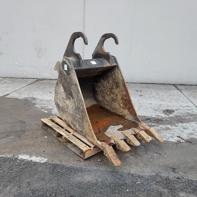 CUCHARÓN DE 36" CON CIERRE DE CUÑA 60-2093, EN BUEN ESTADO