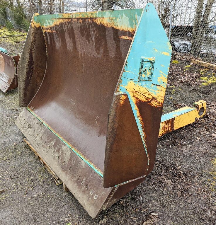 CUCHILLA DE 108" CON AMORTIGUADOR 38-1156 EN BUEN ESTADO