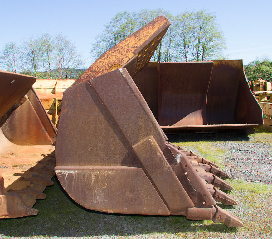 Cucharón pala para roca usado en buen estado 60-0346