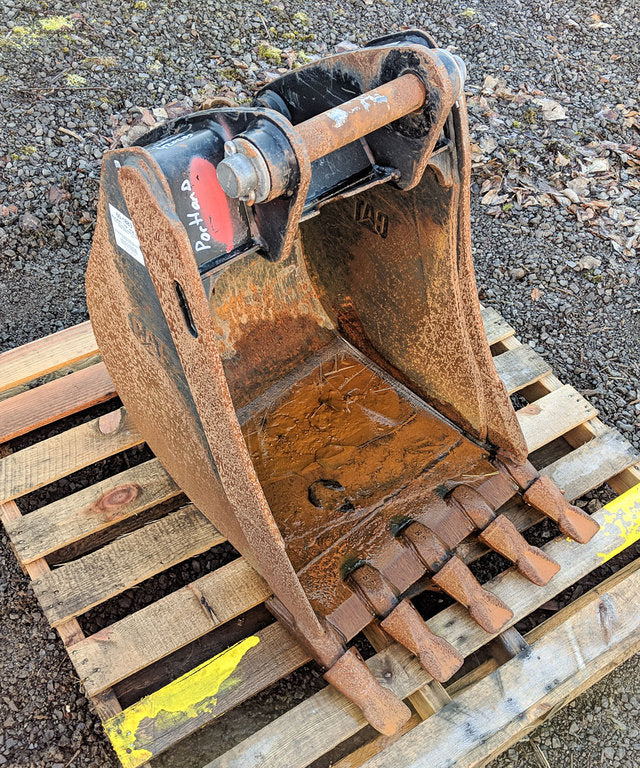 Cucharón usado en buen estado - 24" HOE HD 60-1883