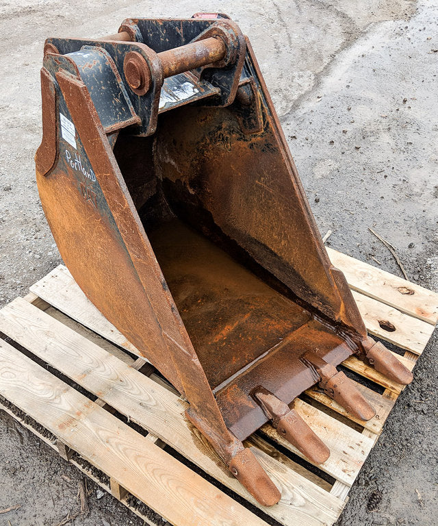 Cucharón usado en buen estado - 24" HOE HD 60-1914