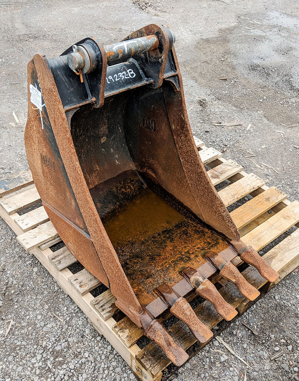 CUCHARÓN DE 24" HOE ROCK 60-1915, buen estado, usado