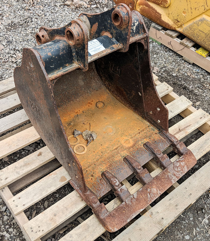 CUCHARÓN usado - 24" HOE HD 60-1945