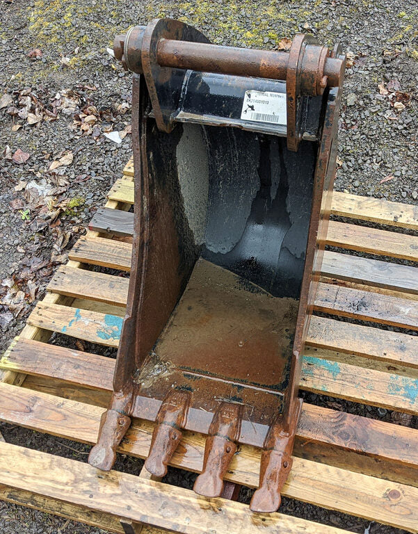 Cucharón usado en buen estado - 18" HOE HD 60-2021