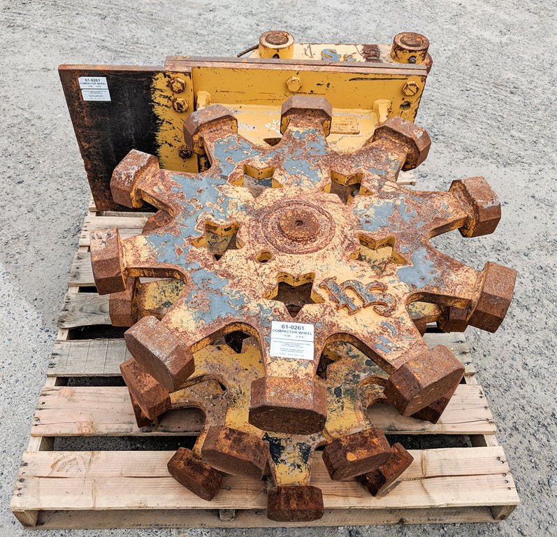 RUEDA COMPACTADORA DE 24" 61-0261 Usada en Buen Estado