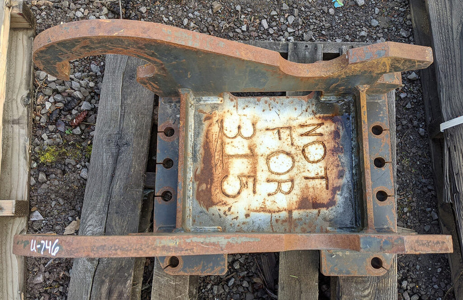 SOPORTE DE MONTAJE - MARTILLO HIDRÁULICO 61-0340 Usado en Buen Estado