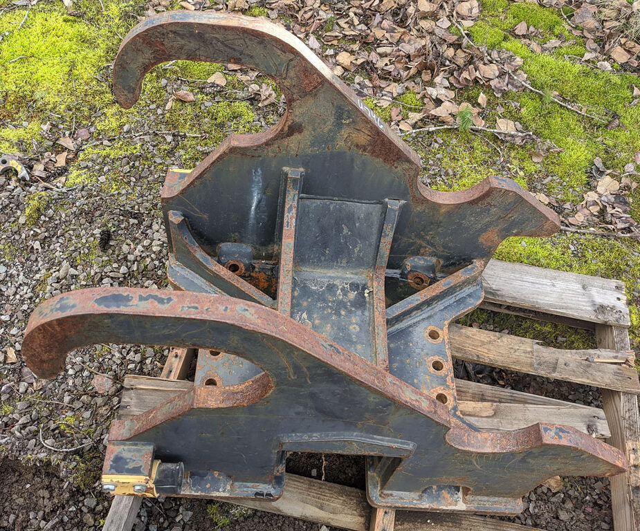 SOPORTE DE MONTAJE - MARTILLO HIDRÁULICO 61-0341 Usado en Buen Estado